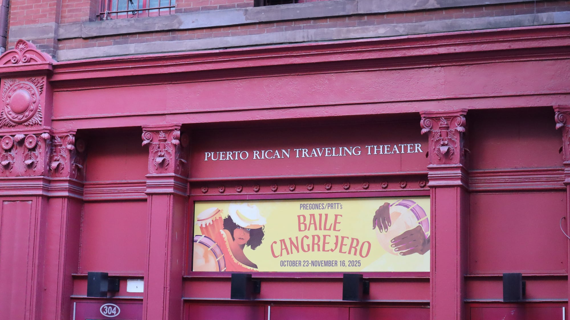Diseño Impreso para la producción Baile Cangrejero exhibido en la ventana superior del teatro de Pregones/PRTT.